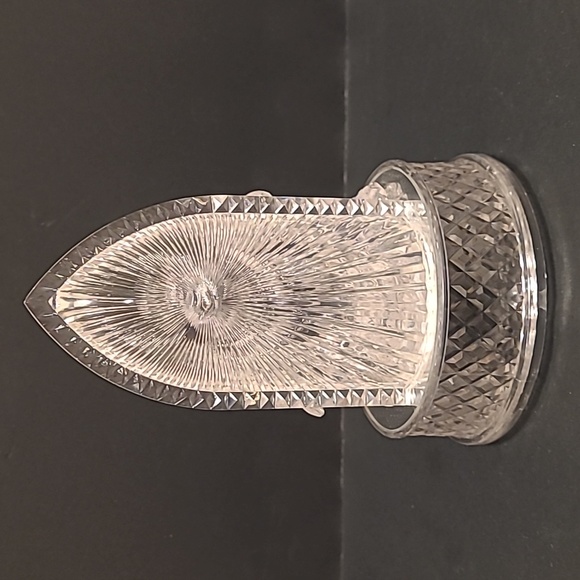 Beautiful Vintage Acrylic Wind-up Musical Nativity - Picture 8 of 16